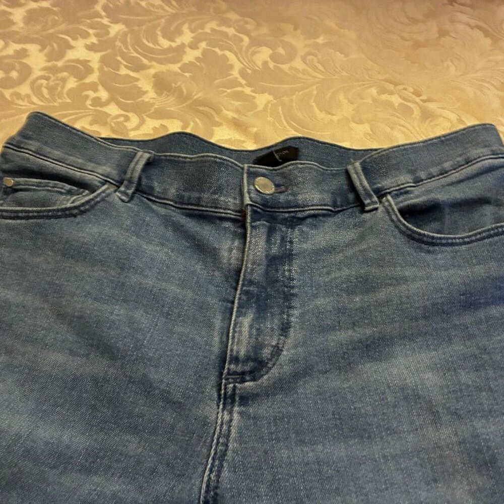 Ann Taylor Factory: The Mid Rise Straight Jeans Curvy Fit - Classic Wash - SZ 8